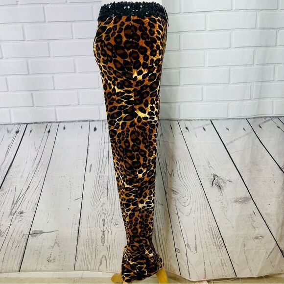 10/25🦋 Leopard Print Fuzzy Flare Costume Pants w/Black Sequin Waistband - Medium - Picture 5 of 15